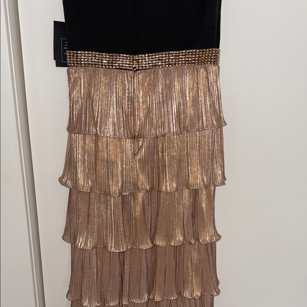 NWT | Mac Duggal Black One Shoulder Ruffle Tiered Gown Size 4 - Picture 10 of 11